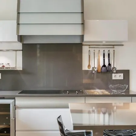 Three Of 1076 Sq. Ft. Eiffel Tower Appartement Paris